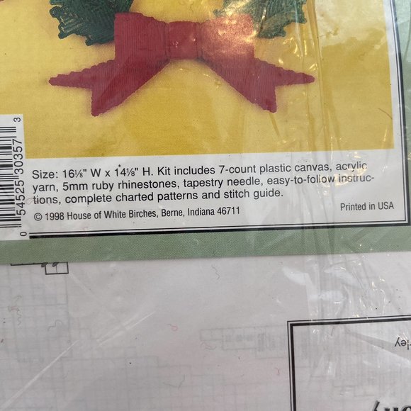 CARDINAL HOLLY WREATH Plastic Canvas Kit Vintage 1998 Craft Kit Christmas Decor - Picture 3 of 5